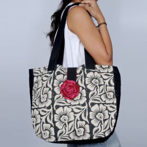 Pick Pocket Canvas Accrue Handbag With Rose Hand Bag Pick Pocket Canvas Accrue Handbag With Rose Hand Bag Hnacblkrose14