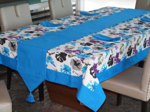 Buy Lushomes Watercolor Printed 6 Seater Regular Table Linen Set online