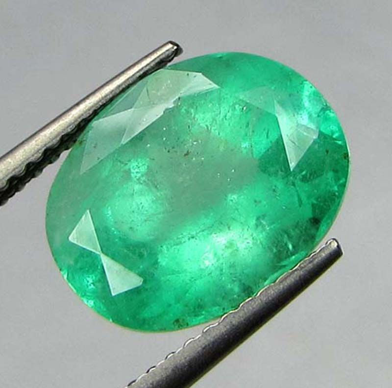 img_6318_4-75cts_emerald_th_55aa3df4c9f99._lab-certified-4-75cts-natural-colombian-emerald-panna.jpg